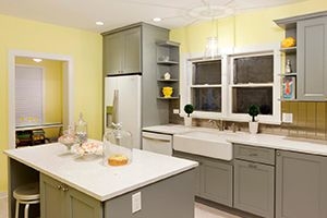 Kitchen with quartz counters