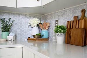 cleaning a quartz countertop