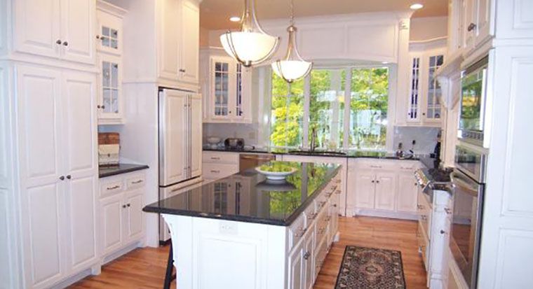 U-shaped kitchen