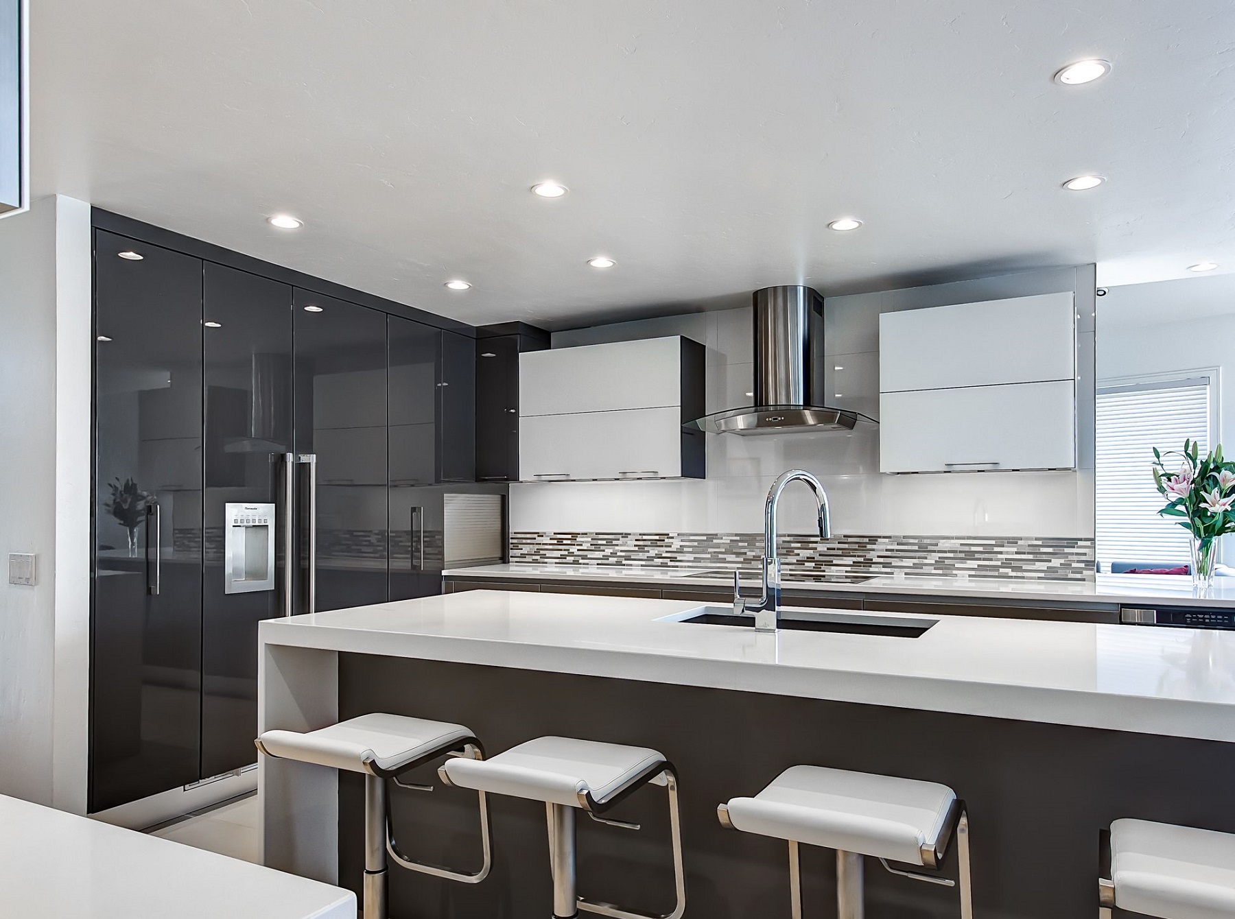 white grey kitchen counters design